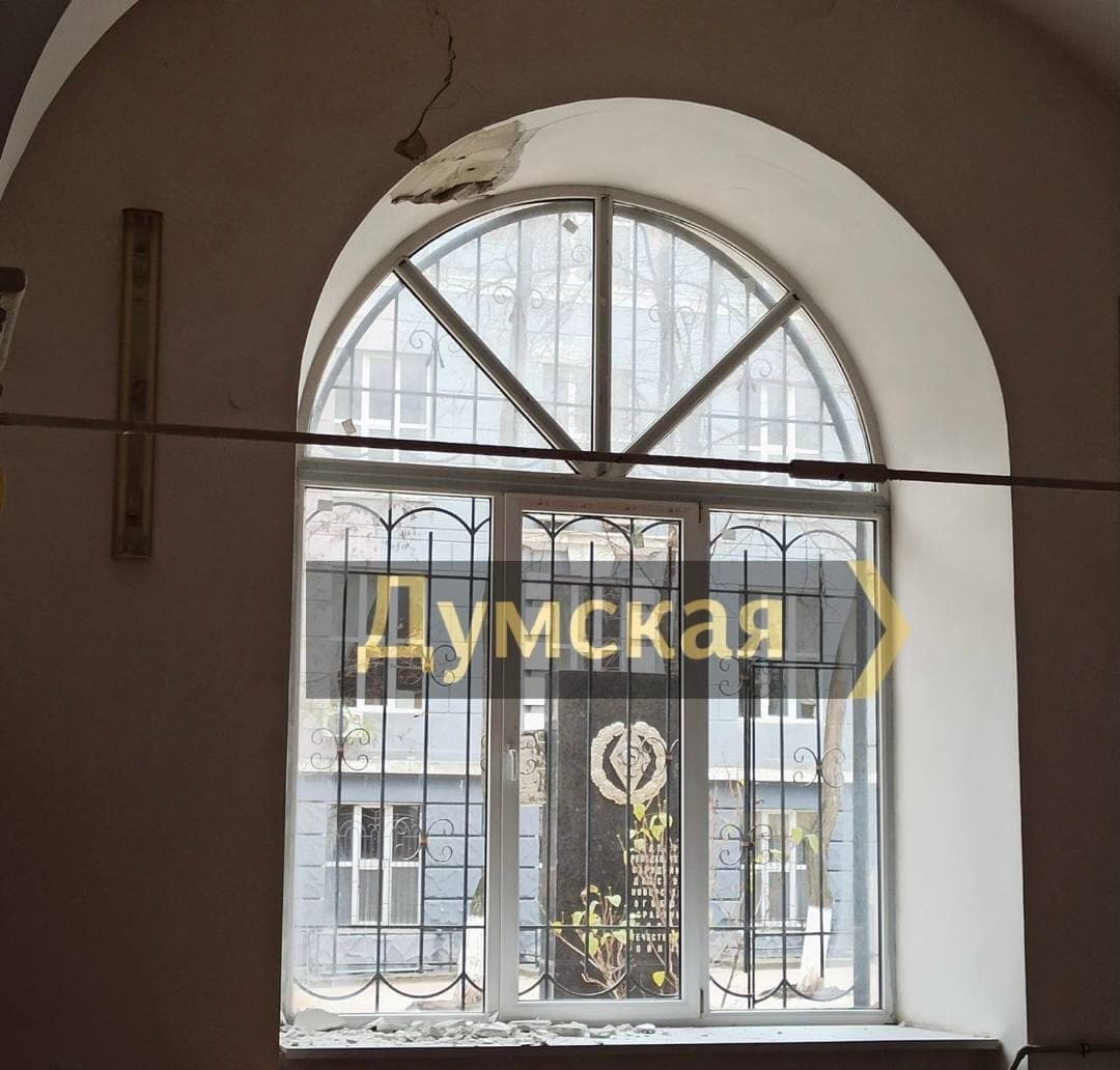 В Одесі в університеті під час лекції почав руйнуватись корпус: фото інциденту